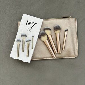No 7 Travel Brush Collection (NEW)